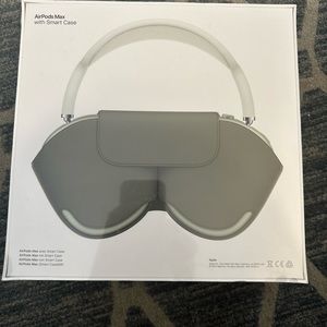 AirPods Max with Smart Case